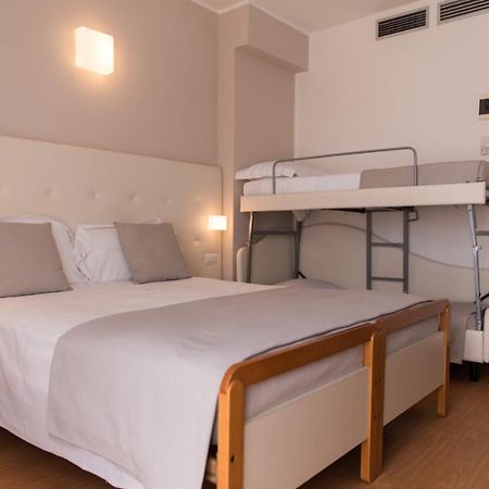 Hotel Ardea Riccione Extérieur photo