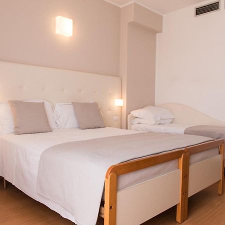Hotel Ardea Riccione Extérieur photo