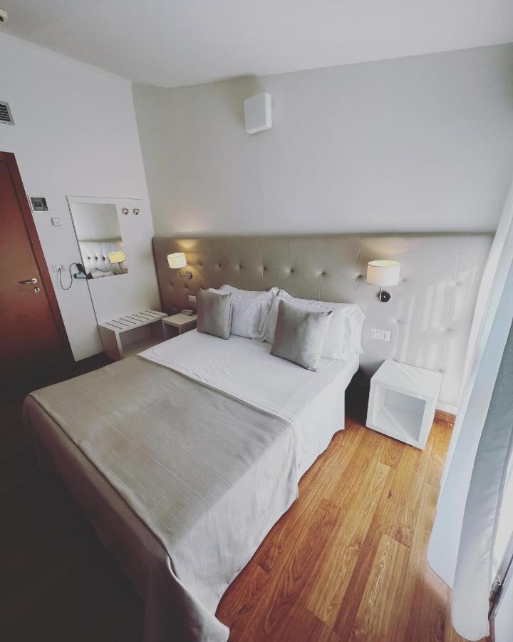 Hotel Ardea Riccione Extérieur photo