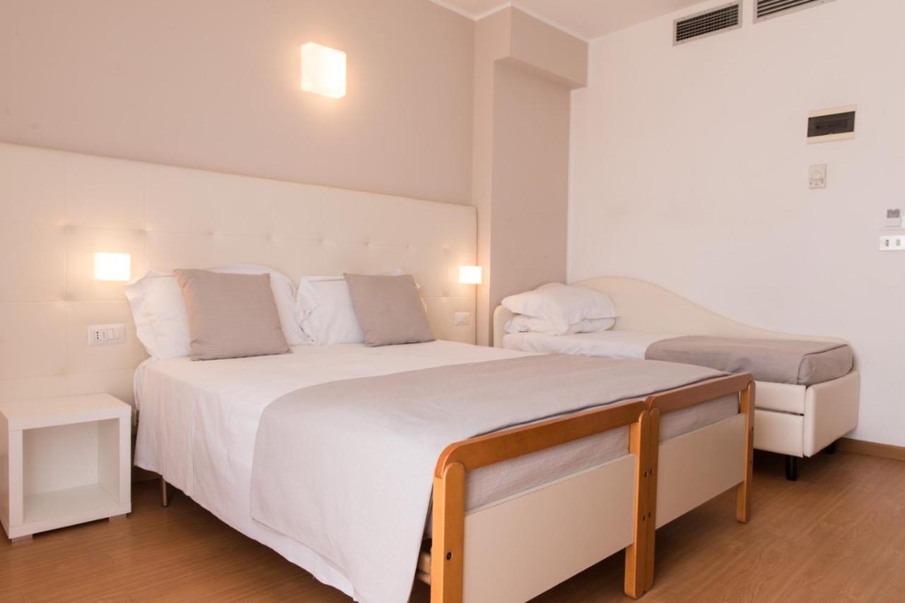 Hotel Ardea Riccione Extérieur photo