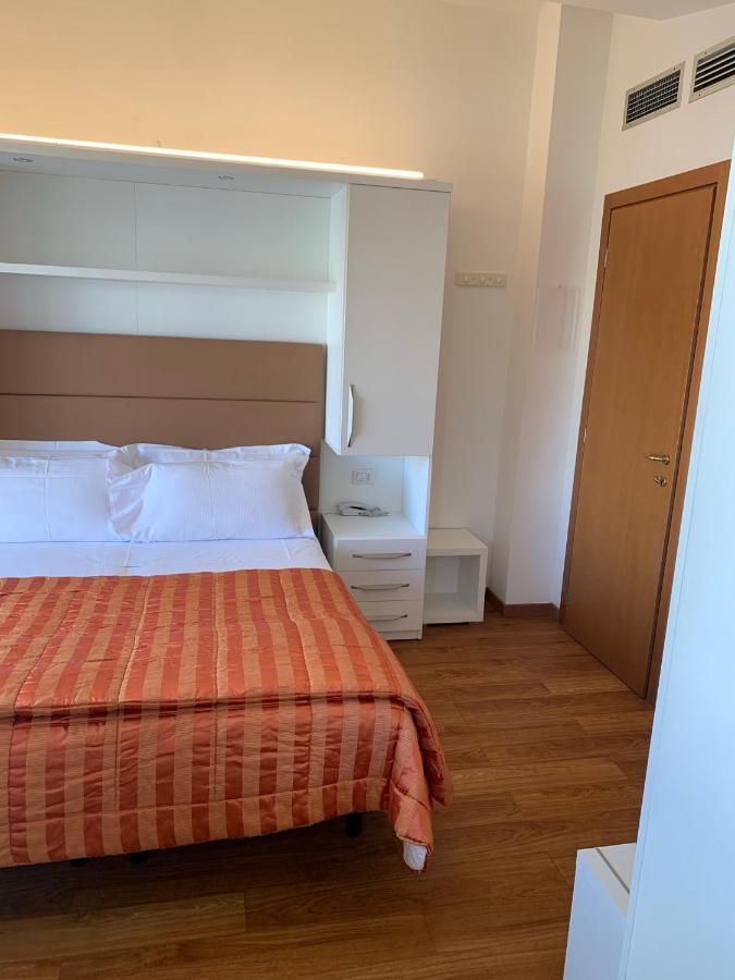 Hotel Ardea Riccione Extérieur photo