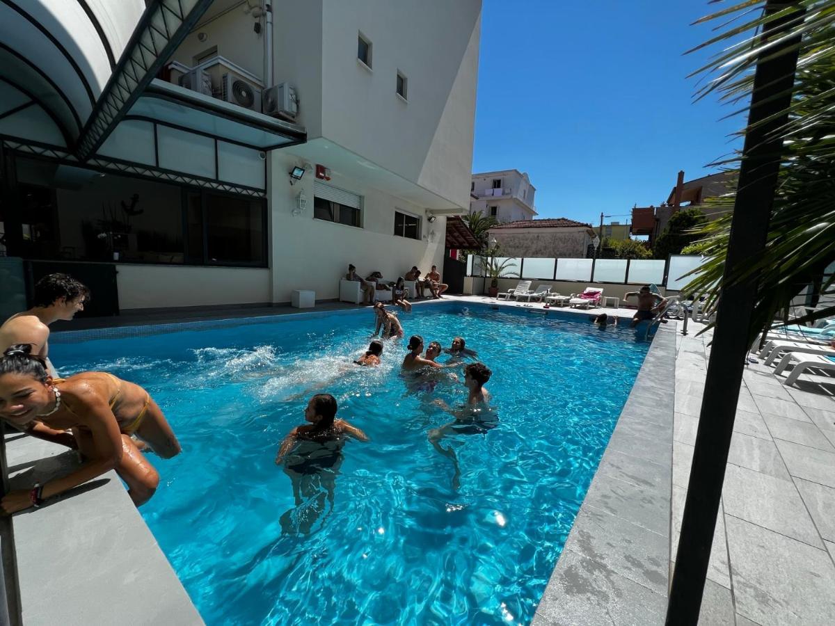 Hotel Ardea Riccione Extérieur photo