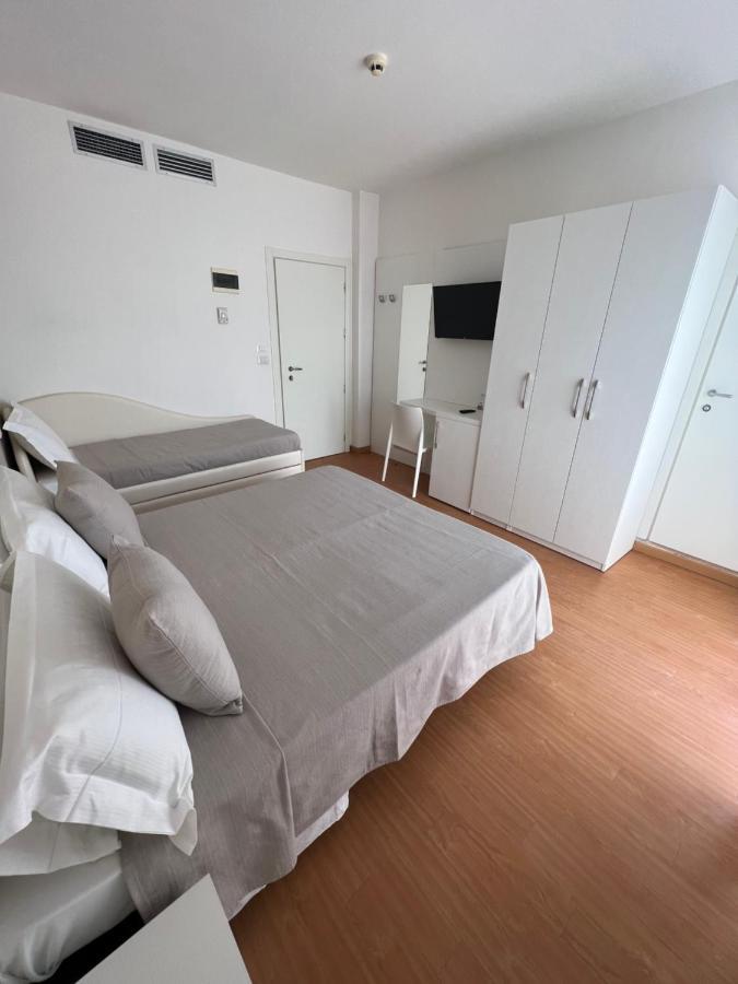 Hotel Ardea Riccione Extérieur photo